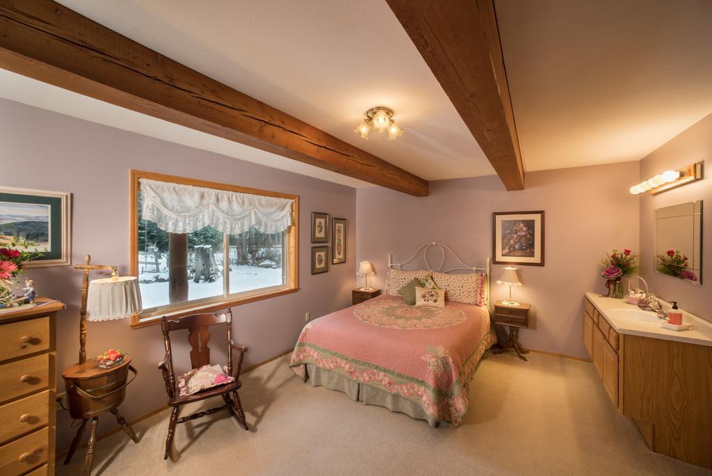 Western Pleasure Guest Ranch Sandpoint Exterior photo
