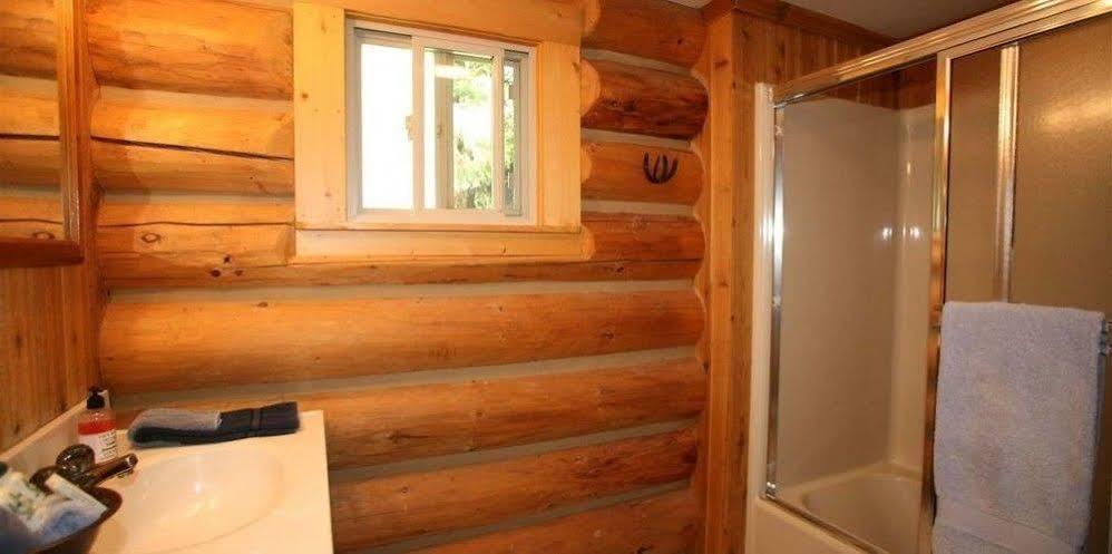 Western Pleasure Guest Ranch Sandpoint Exterior photo